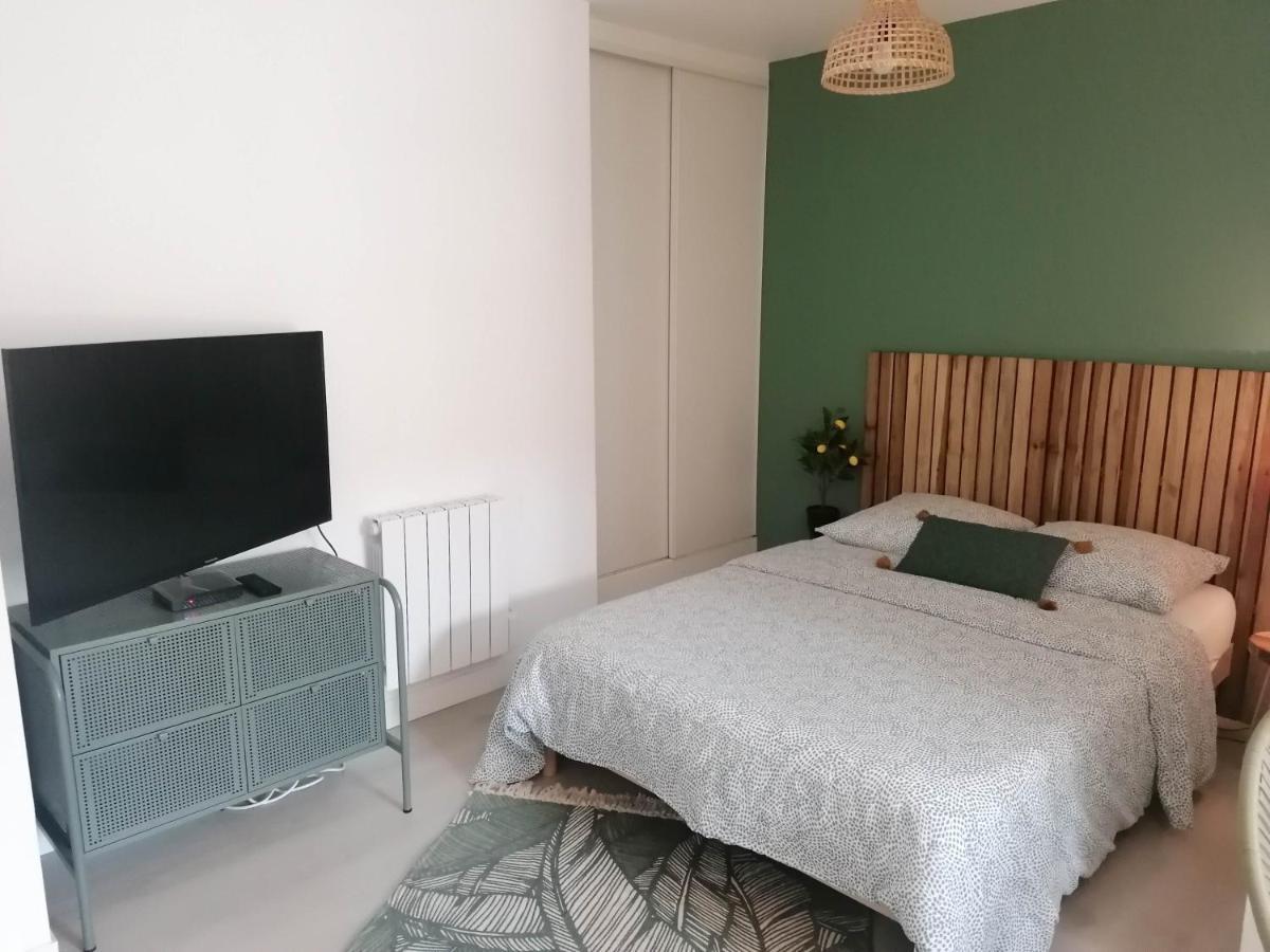 Ferienwohnung Le Studio Vert Climatise Situe 10 Min De Blaye Et De Sa Citadelle Eyrans-de Soudiac Exterior foto