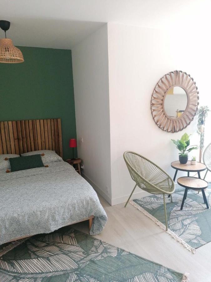 Ferienwohnung Le Studio Vert Climatise Situe 10 Min De Blaye Et De Sa Citadelle Eyrans-de Soudiac Exterior foto